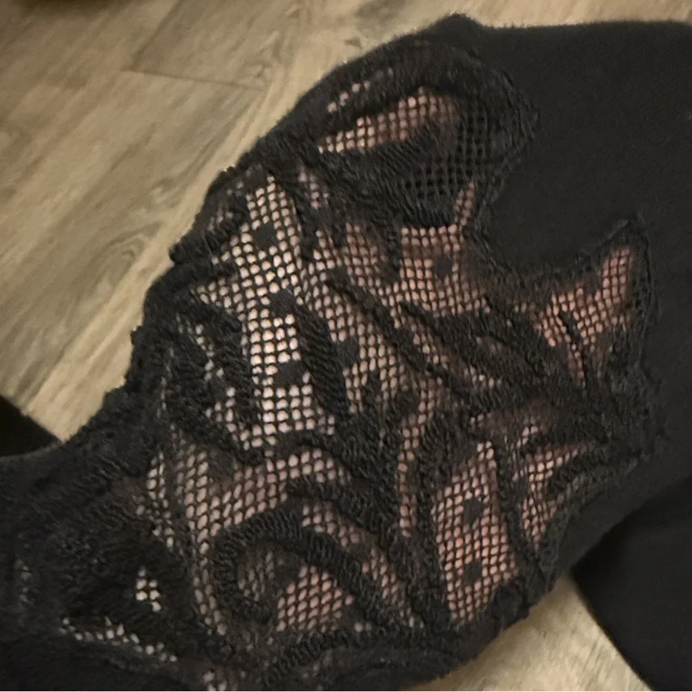 Free People Women's Black Lace Shoulder Long-Sleeve Top size large